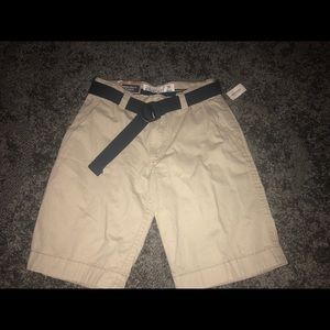 Men’s flat front Aeropostale shorts.
